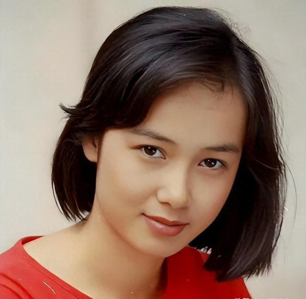 体育游戏app平台配图里她瘦了、脸上有了岁月的思路-开云(中